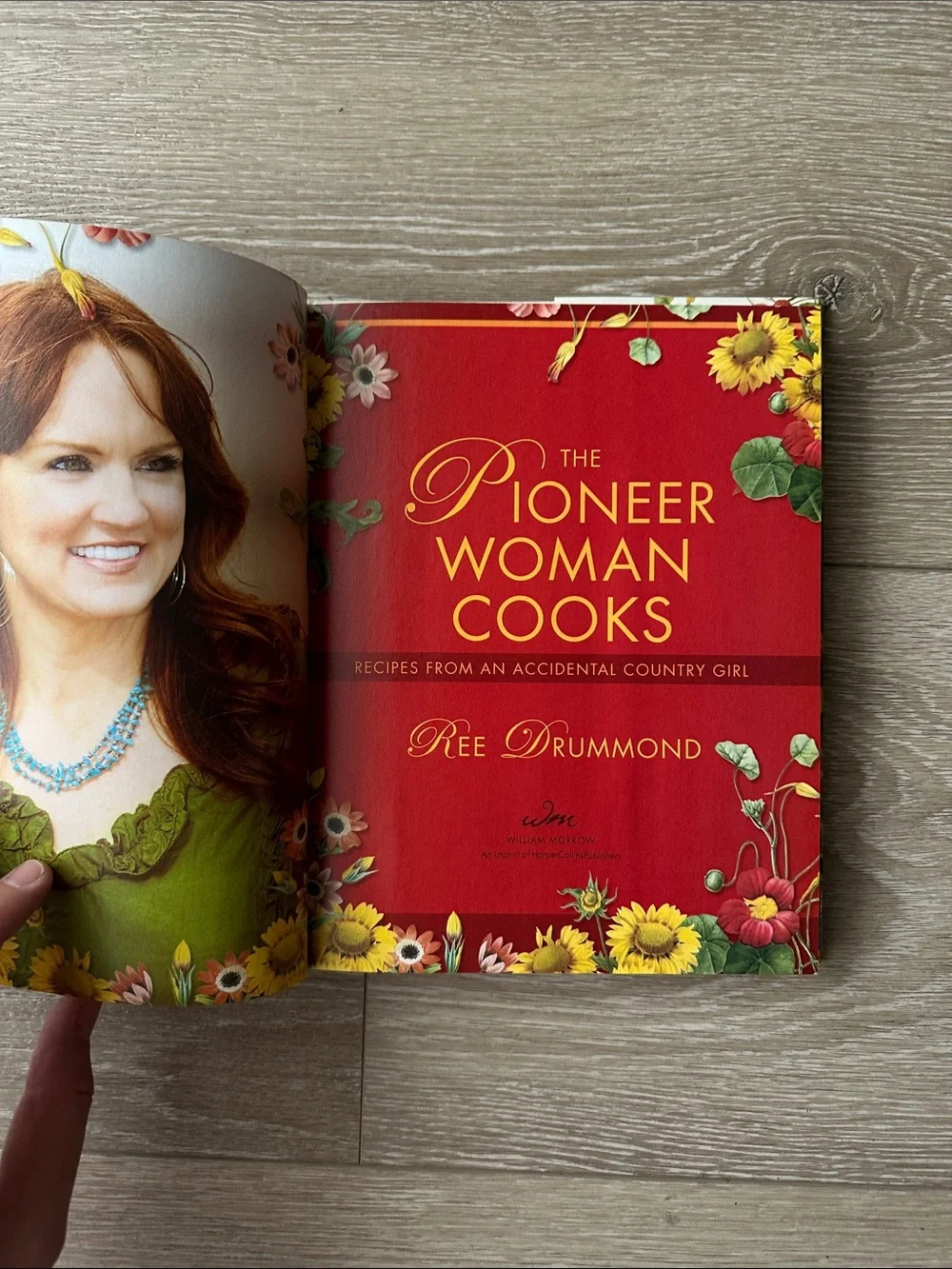 The Pioneer Woman Cooks Cookbook